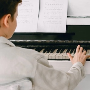 Els Beneficis de la Música en Infants: Desenvolupament, Creativitat i Benestar